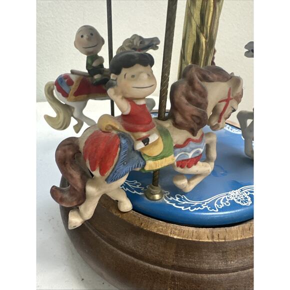 Peanuts / Snoopy Willitts #8113 Music Box: Merry Go Round Plays " Tales From .. - Picture 3 of 10